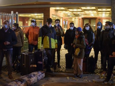Por fin llegaron a Bariloche los trabajadores del esquí varados en Andorra