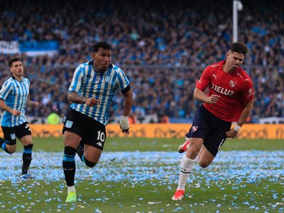 No aprovechó la ventaja: Racing no pudo ante un Independiente que terminó con nueve jugadores