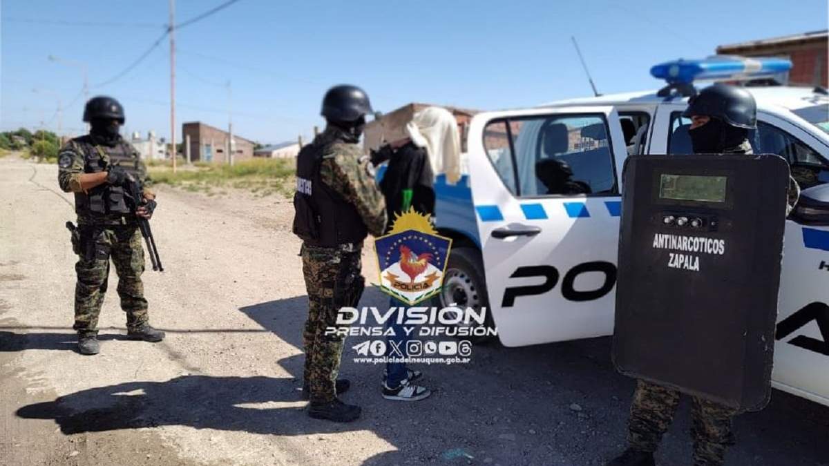 Policías antinarcóticos de Zapala detuvieron a una persona por narcomenudeo. Fuente: (Policía de Neuquén)
