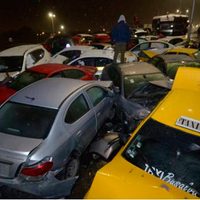 Hielo en el asfalto ocasiona megacarambola de 43 vehículos en Saltillo