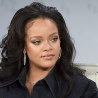 La extraña manera en que Rihanna presentó su nuevo producto