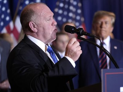 Nuevo zar de Trump amaga con deportar familias enteras