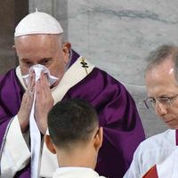 ¿El papa Francisco tiene coronavirus? Suspendió una misa por una “leve indisposición”