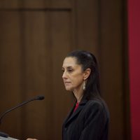 Renuncia de Paola Félix es por subir a vuelo privado, no era su dinero: Sheinbaum