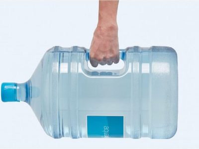 No tires el bidón de agua viejo: convertilo en esta maceta gigante y vintage para tu hogar