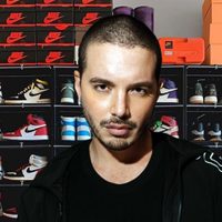 Colección de zapatillas y ropa vistosa: J Balvin muestra el vestidor de su mansión en Colombia