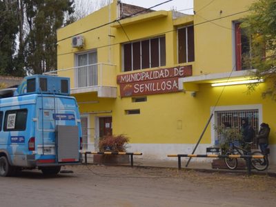 Trabajadores estatales ocuparon la Municipalidad de Senillosa