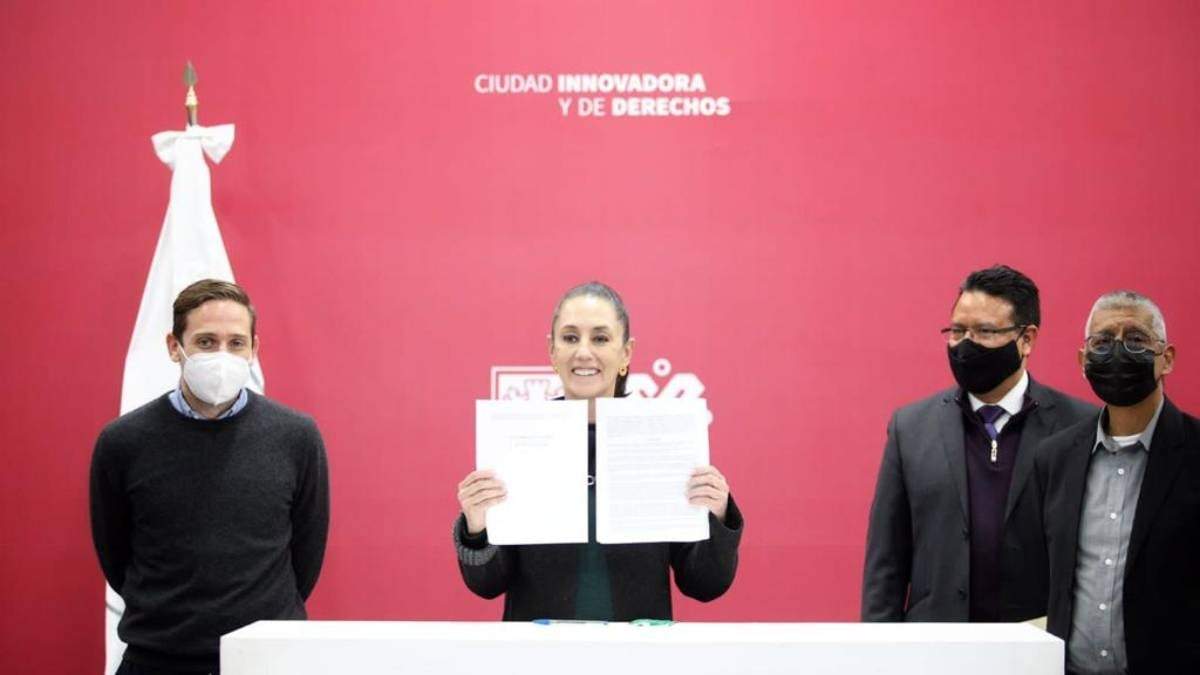 Sheinbaum firmó las modificaciones al Reglamento de la Ley de Movilidad