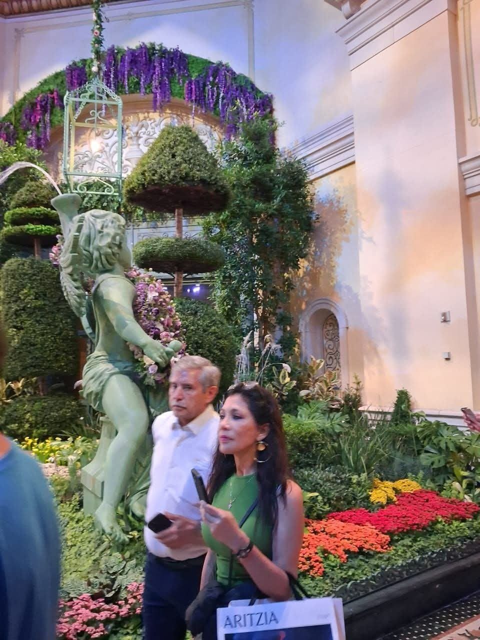 El alcalde de Cuernavaca con su esposa, presidenta del DIF,de viaje en Las Vegas durante días hábiles