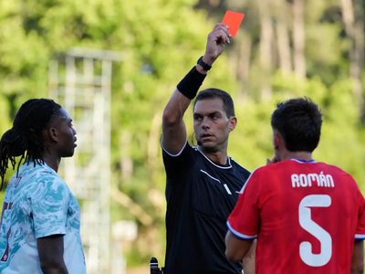 Expulsan a Rafael Leão, de Portugal, por puñetazo ante Chile en duelo de preparación para el Mundial