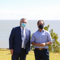 Tras concluir su aislamiento, Alberto Fernández viajó a Uruguay