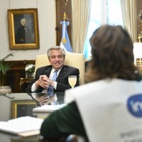 Censo: Alberto Fernández recibió a un grupo de censistas en la Casa Rosada
