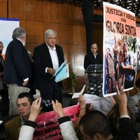 López Obrador se compromete a pedir perdón a víctimas y a hacerles justicia