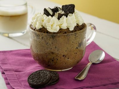Torta oreo en taza: explosiva y deliciosa, una receta exprés para paladares exigentes