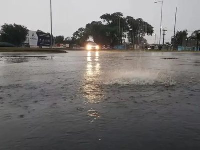El temporal en Neuquén dejó lluvias intensas, anegamientos puntuales y cortes de luz en la ciudad