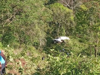 Camión que llevaba votantes se desbarranca en Chiapas; hay tres muertos