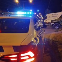 Ingresaron por la fuerza en una vivienda de Cutral Co y amenazaron a la familia para robarles