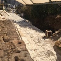 Un grupo de extrema derecha abrirá por primera vez al público una pileta que tiene 2700 años