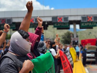 Padres de los 43 se trasladan a la CDMX para jornada de lucha del 8 al 12 de junio