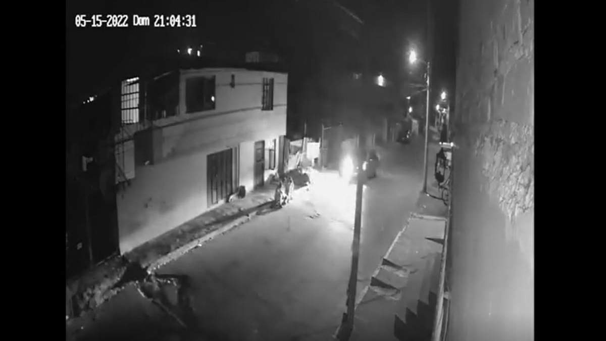 El momento en que el auto embistió a las tres hermanas