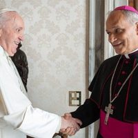 Papa León XIV: críticas a líderes de derecha y apoyo a los refugiados