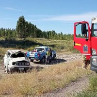 Tres turistas sufrieron heridas leves luego de que su camioneta volcara en la ruta nacional 237