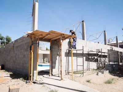 El 30 de enero finaliza la obra de cerramiento de la piscina de APAD en Plottier