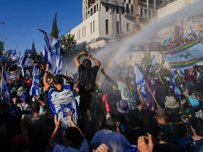 Parlamento israelí da primer gran paso en polémico plan de reforma judicial; estallan protestas