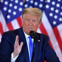 Sin el recuento total, Trump se adjudicó la victoria y denunció fraude: el video