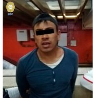 Hombre agrede a policías que le pidieron usar cubrebocas en el Metro