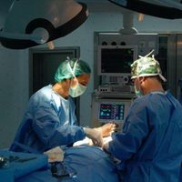 Por decreto, Gobierno subió 10% el salario de profesionales de la salud; frente a un atraso del 20%
