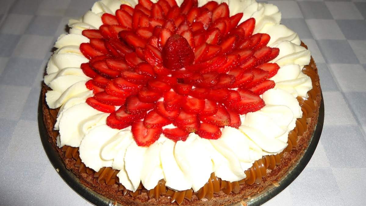 Marquise de chocolate y frutillas. Fuente: (Instagram)