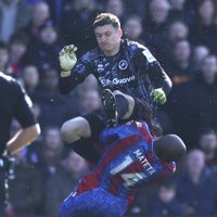 Mateta es dado de alta con 25 puntos de sutura tras una patada en la cara en la FA Cup (Video)