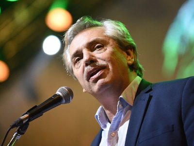 Fernández presentó la lista de medicamentos gratis para jubilados y criticó al "paro raro" del campo
