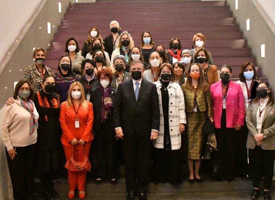 Reunión de Ebrard con el equipo de la SRE