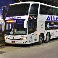 "Salgan de Villa La Angostura":  revuelo con un micro lleno de turistas