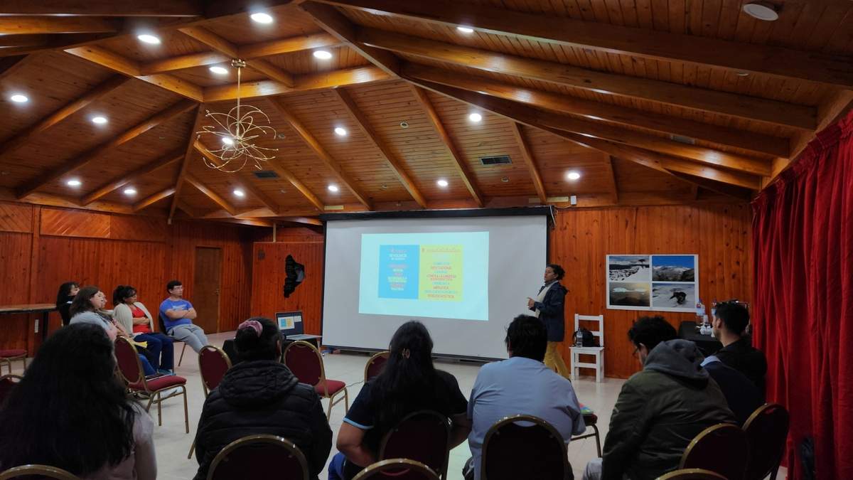 Una de las capacitaciones sobre violencia de género en la provincia. Fuente: (Facebook).