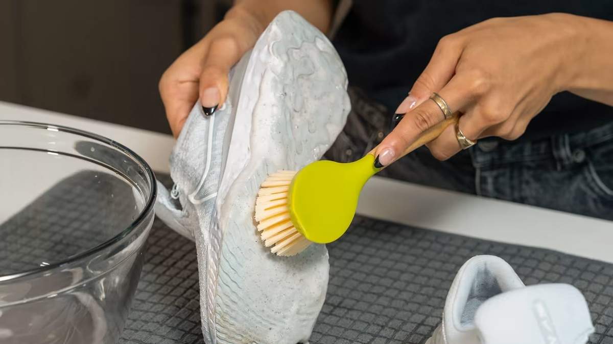 Zapatillas blancas. Fuente: (X)