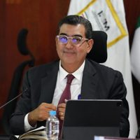 Francisco Garduño entrega titularidad del INM al exgobernador de Puebla, Sergio Salomón Céspedes
