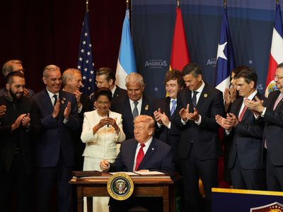 “No voy a aprender su maldito idioma”, dice Trump ante mandatarios latinoamericanos
