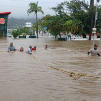 John vuelve a tocar tierra en el Pacífico mexicano y deja varios muertos y graves inundaciones