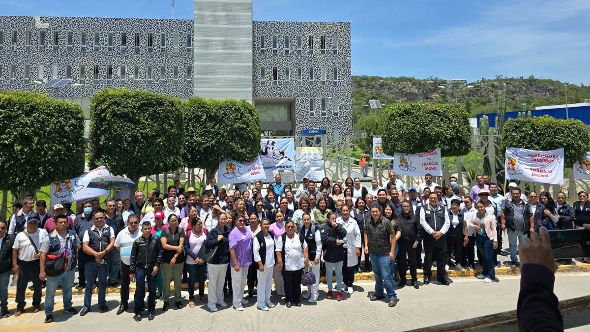 Trabajadores de la salud de Puebla durante la protesta