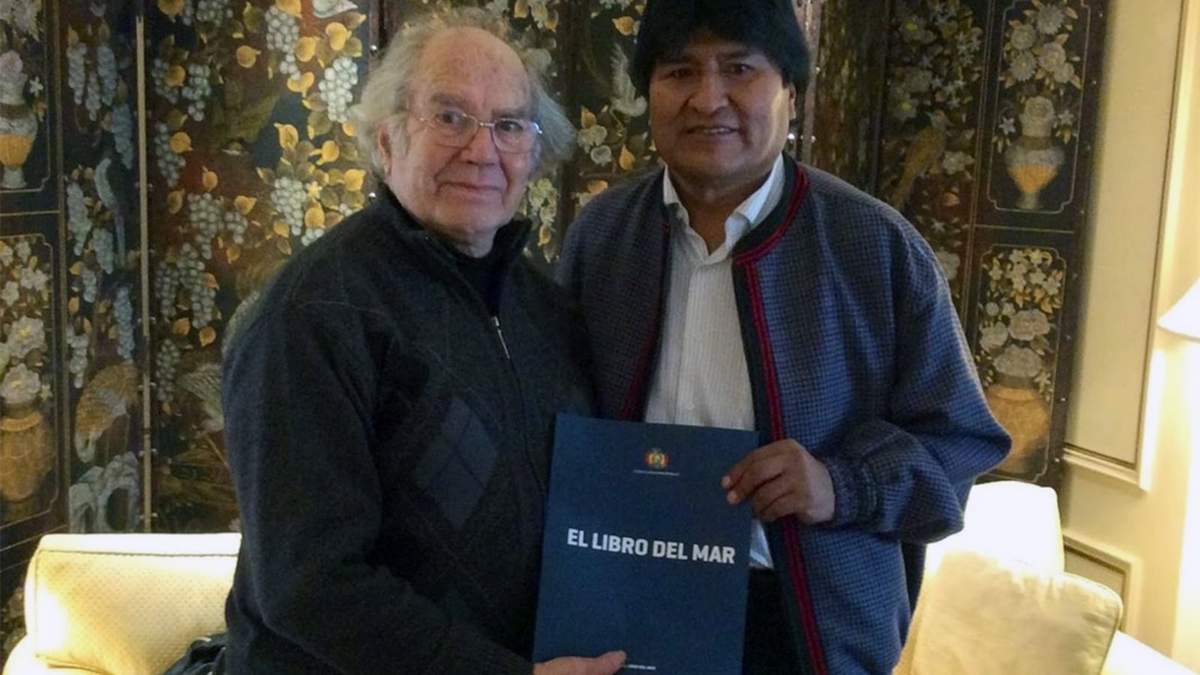 El Nobel de la Paz argentino junto al ex presidente de Bolivia. Fuente: (Twitter)