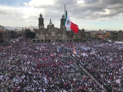 “¡Pásele al covid!”, dice un policía a los asistentes al AMLOFest, que ya congrega 70 mil personas