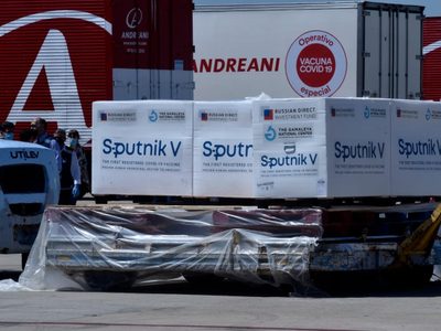 Llegó al país el cuarto vuelo de Aerolíneas Argentinas con más dosis de la vacuna Sputnik V