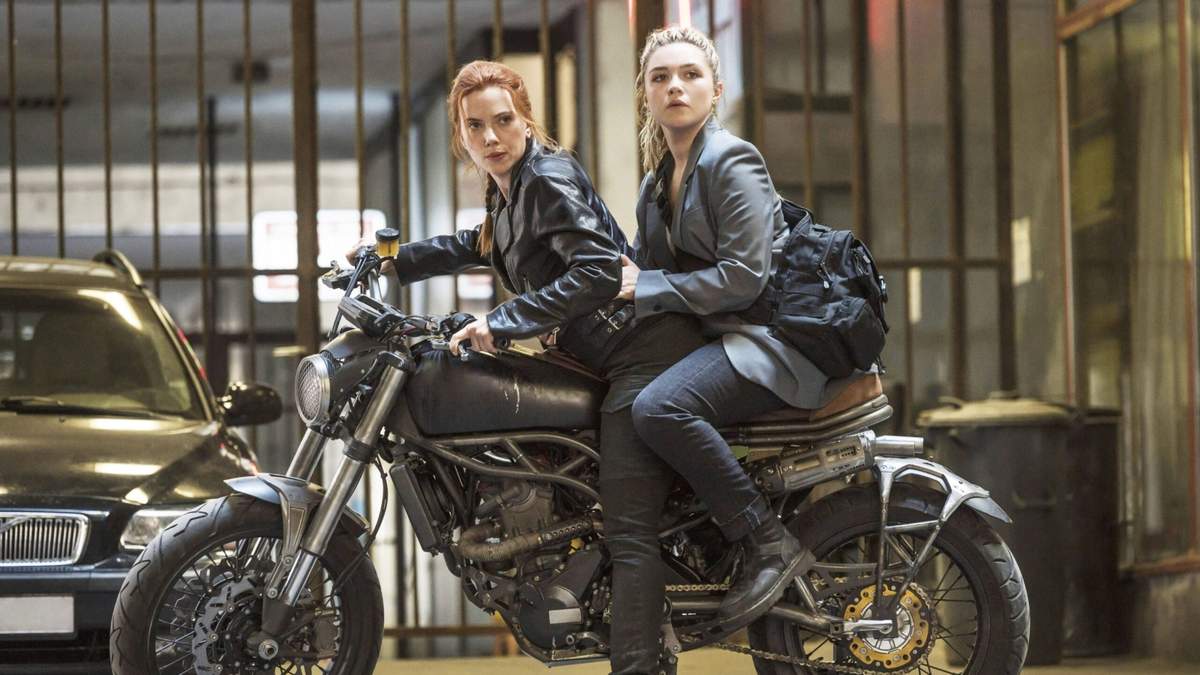Scarlett Johansson y Florence Pugh en "Black Widow"