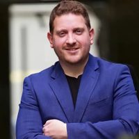 Jonatan Viale celebra la mejor noticia