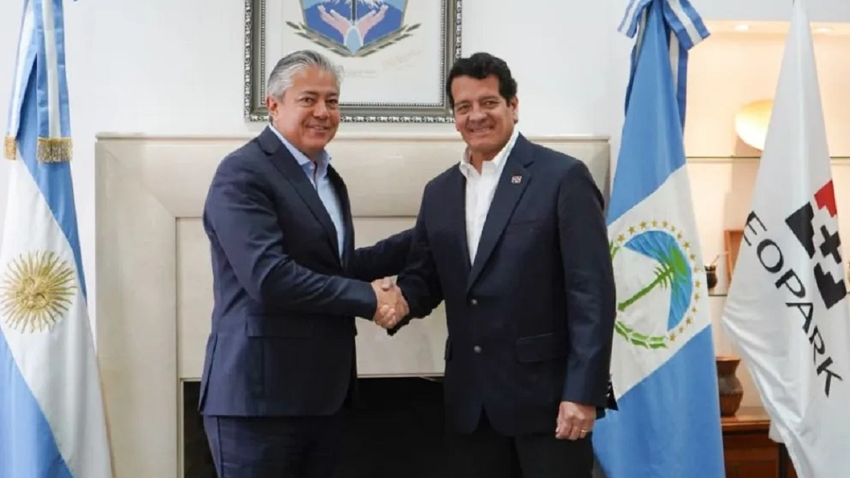 Rolando Figueroa y Felipe Bayón, director Ejecutivo de GeoPark. Fuente: (prensa)