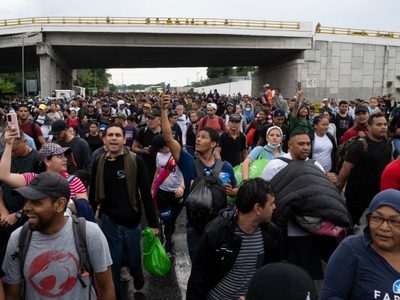 Caravana de migrantes sale de Tapachula en busca del "sueño americano"