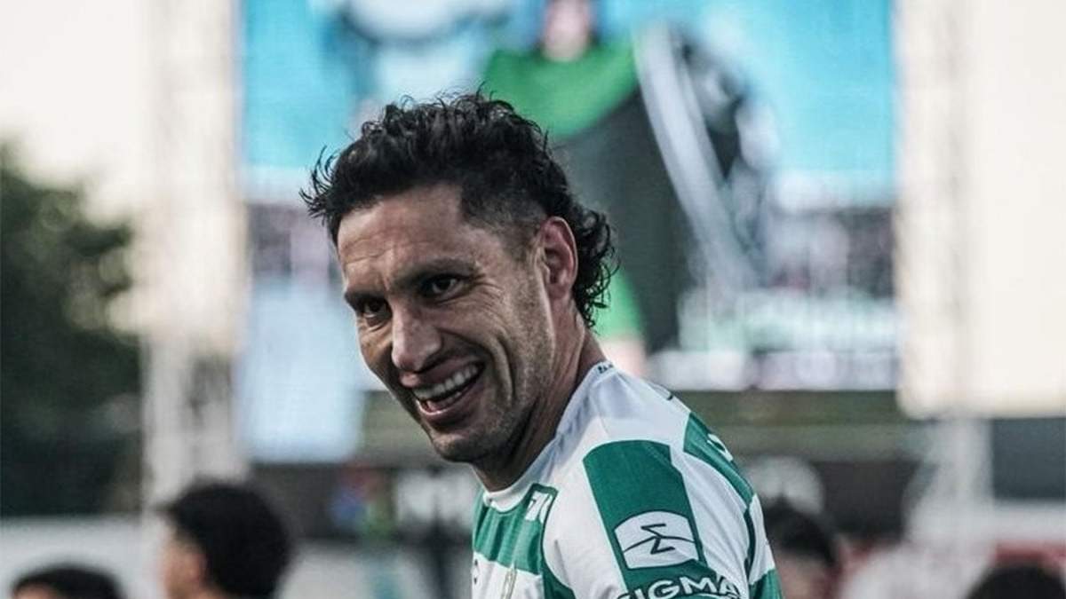 Juan Manuel Insaurralde anotó el primero de Sarmiento ante Instituto.
